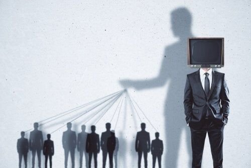 emotional manipulation signs mind control techniques psychology gaslighting coercive control relationships